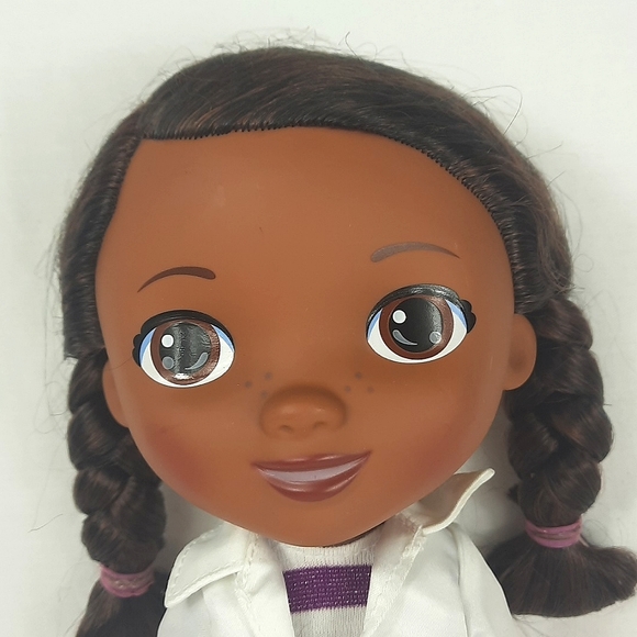 Doc Mcstuffins Doll Talking Singing Interactive - Picture 2 of 9